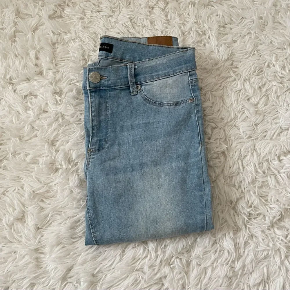 3/$45 Bluenotes Light Wash Skinny Jeggings - Picture 3 of 5